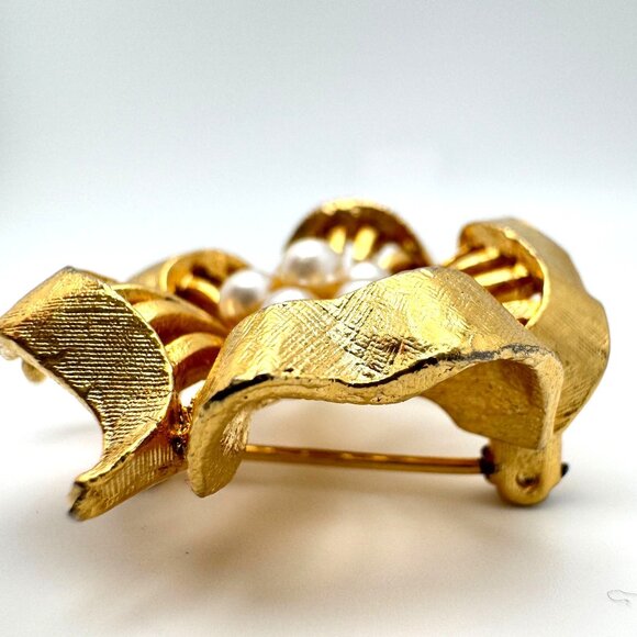 Vintage Signed Lisner Brooch Pin Gold Tone & Faux Pearl Flower  2.5” Jewelry - Picture 6 of 8